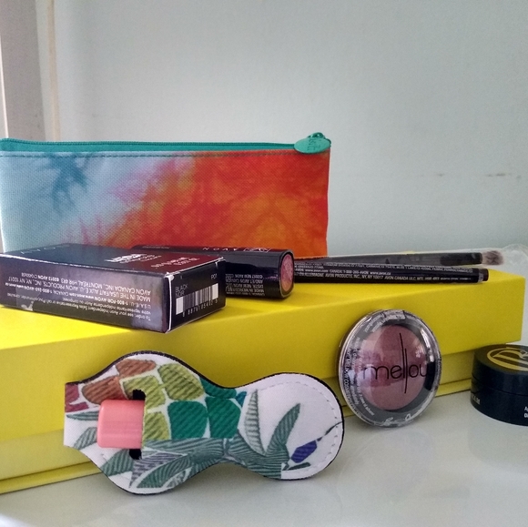 8 pc Make up Bundle (NTW) - Picture 4 of 9